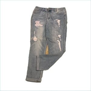 Chicos platinum ankle jeans. Lace detail on front. Rolled cuff. Size 1